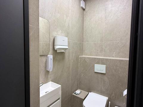 комерційна за адресою Університетська вул., 25