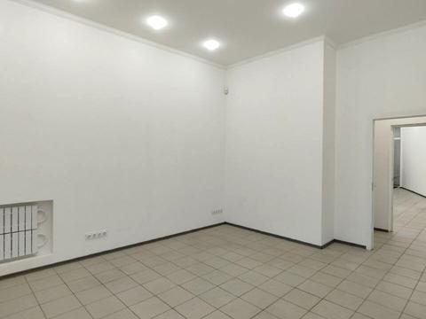 комерційна за адресою Алчевських вул. (Артема), 3