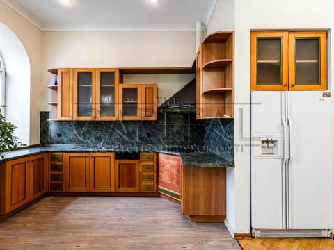 комерційна за адресою Лютеранська вул., 12