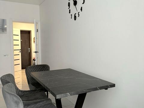 квартира за адресою Домбровського вул., 75