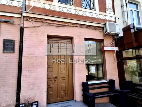 комерційна за адресою Володимирська вул., 6