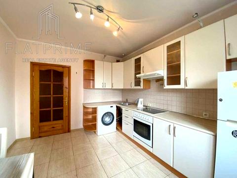 квартира за адресою Анни Ахматової вул., 43