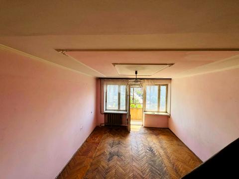 квартира за адресою Тролейбусна вул., 12