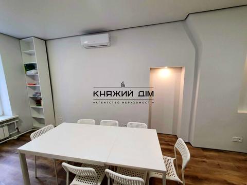 комерційна за адресою Межигірська вул., 3