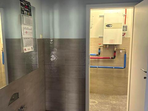 комерційна за адресою Анни Ахматовой, 46