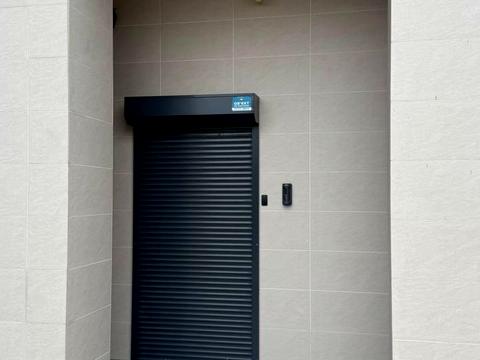 коммерческая по адресу Дніпровська наб., 17