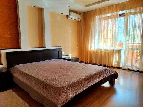 квартира за адресою Анни Ахматової вул., 8