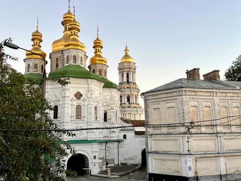 комерційна за адресою Лаврська вул. (Січневого Повстання), 7-А