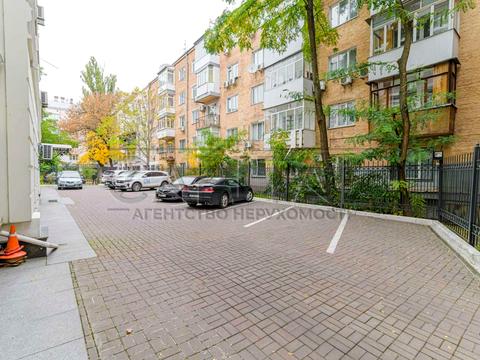 комерційна за адресою Липська вул., 10