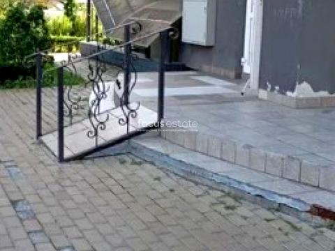 комерційна за адресою Раїси Окіпної вул., 10-А