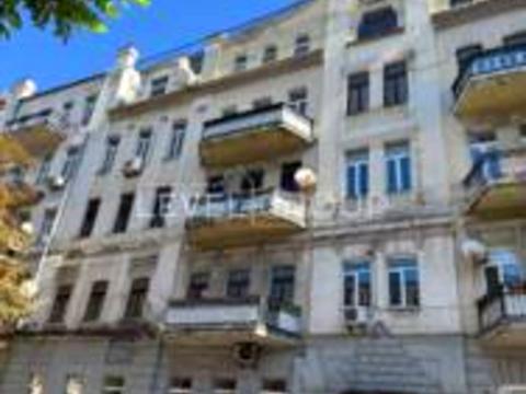 комерційна за адресою Михайлівська вул., 18