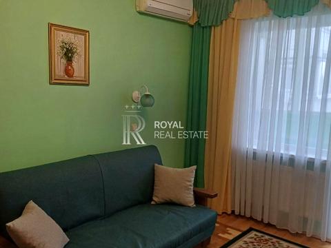 квартира за адресою Анни Ахматової вул., 6