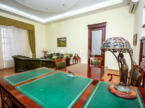 коммерческая по адресу Трёхсвятительская ул., 11