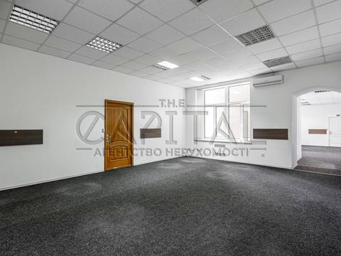 комерційна за адресою Воздвиженська вул., 38