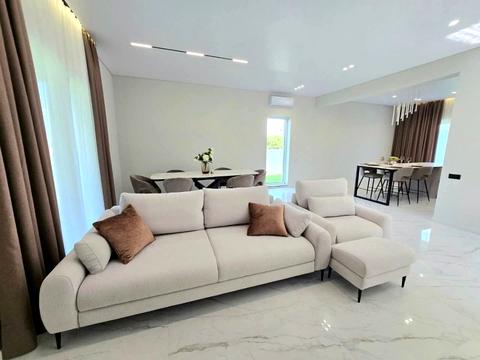 будинок за адресою Квітнева вул.