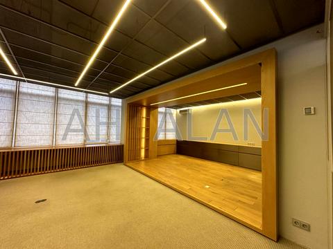 комерційна за адресою Верхній Вал вул., 2