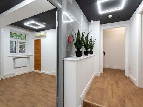 комерційна за адресою Івана Франка вул., 29