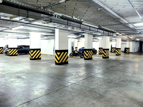 паркоместо по адресу Андрея Верхогляда ул. (Михайла Драгомирова), 11