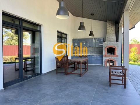 будинок за адресою с. Вишеньки, Центральная