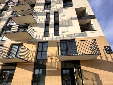 комерційна за адресою Садова вул., 77 к1