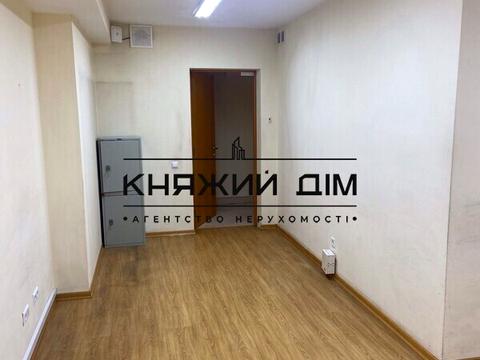 комерційна за адресою Дмитрівська вул., 69