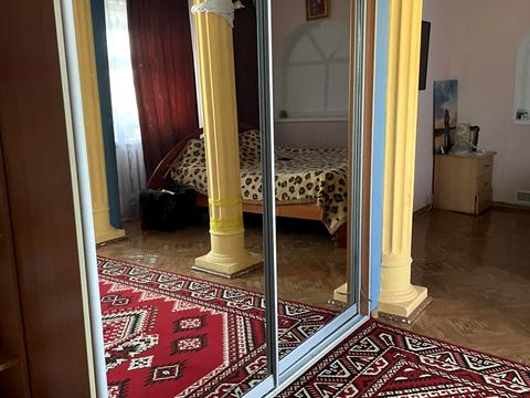 будинок за адресою Парашютна, 3