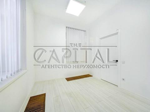 комерційна за адресою Липська вул., 9-Б