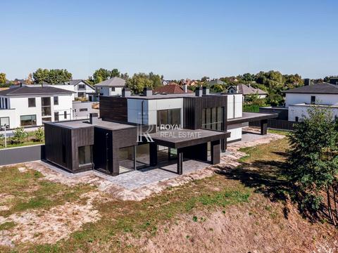 дом по адресу шкільна, 6