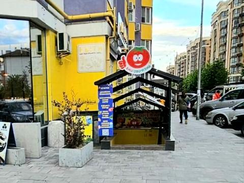 комерційна за адресою Яблунева вул., 13-Б