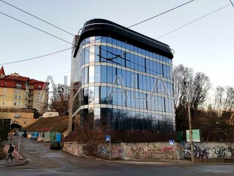 коммерческая по адресу Докучаевская ул., 25
