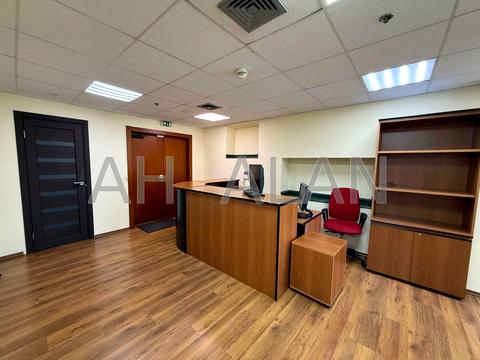 комерційна за адресою Велика Васильківська вул. (Червоноармійська), 1-3