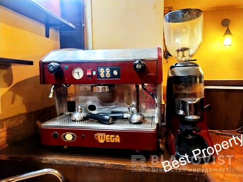 комерційна за адресою Гетьмана Кирила Розумовського вул. (Миколи Краснова), 17