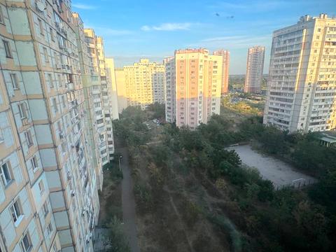 квартира за адресою Лариси Руденко вул., 21-А