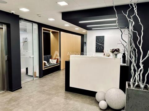 комерційна за адресою Спортивна пл., 3в