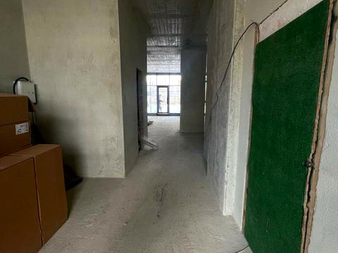 комерційна за адресою Володимира Навроцького вул., 4