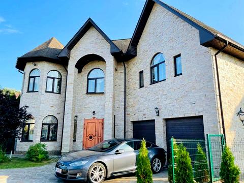 будинок за адресою с. Нові Безрадичі, пісчана