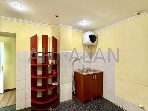 комерційна за адресою Голосіївська пл., 7
