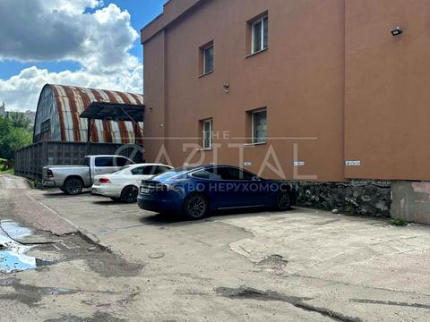 комерційна за адресою Приколійна вул., 1