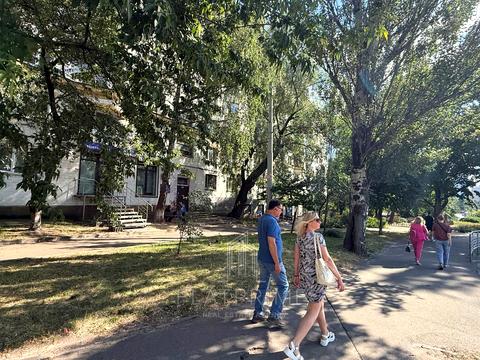 коммерческая по адресу Николая Михновского бульв. (Дружбы Народов), 32