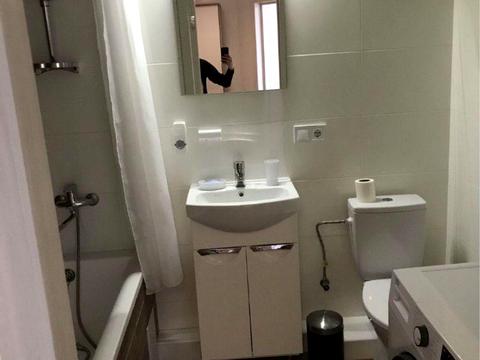 квартира за адресою Врубеля М., 42