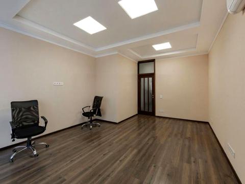 комерційна за адресою Кловський узвіз (Кловський), 7