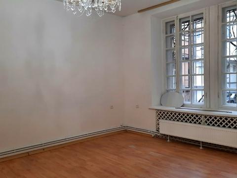 комерційна за адресою Футуристів пров., 9