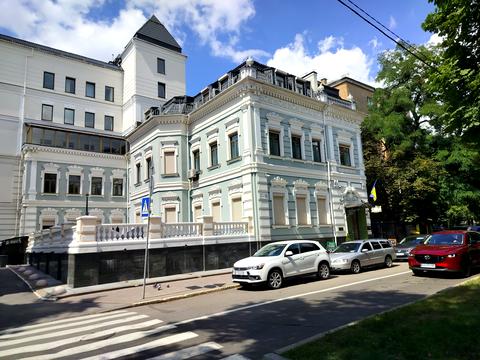 комерційна за адресою Шовковична вул., 7
