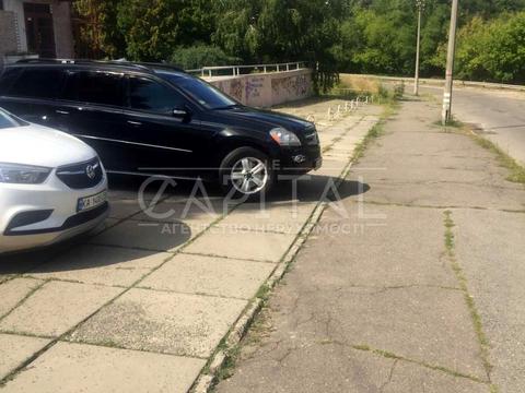 комерційна за адресою Лук'янівська вул., 1