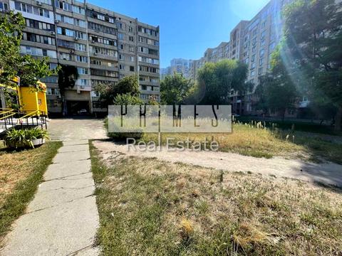 комерційна за адресою Микільсько-Слобідська вул., 6/2