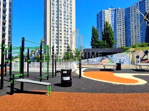 паркомісце за адресою Академіка Заболотного вул., 1