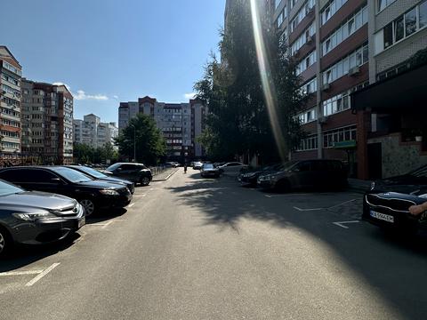 комерційна за адресою Грушевського вул., 21