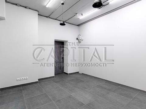 комерційна за адресою Академіка Лебедєва вул., 1