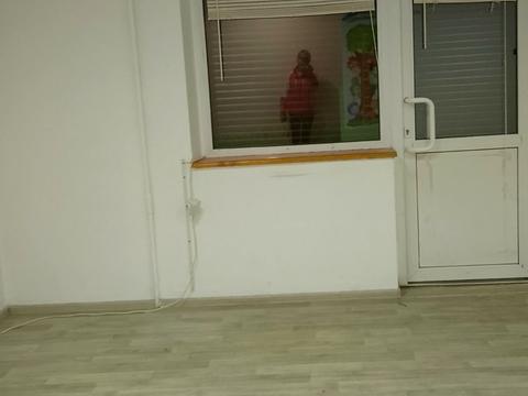 комерційна за адресою Олександра Довженка вул., 1