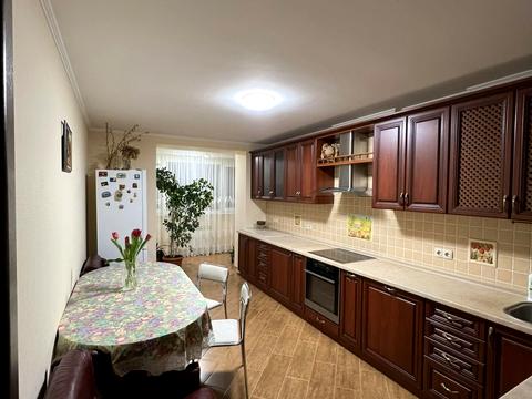 квартира за адресою Миколи Хвильового вул., 1